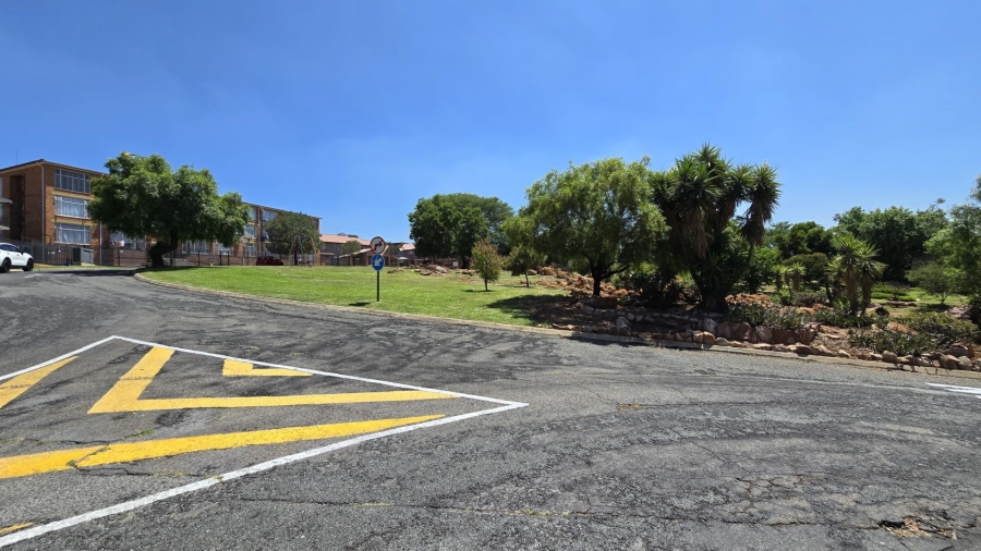 1 Bedroom Property for Sale in South Crest Gauteng