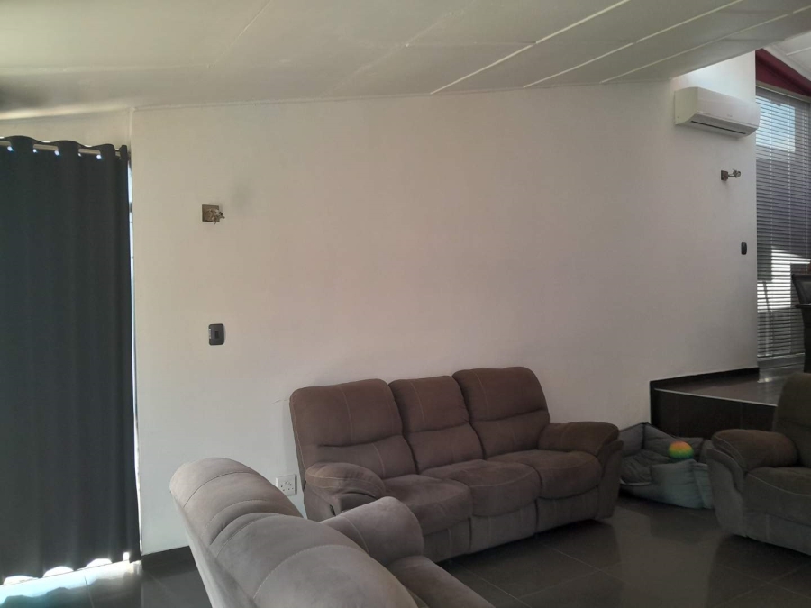 3 Bedroom Property for Sale in South Crest Gauteng