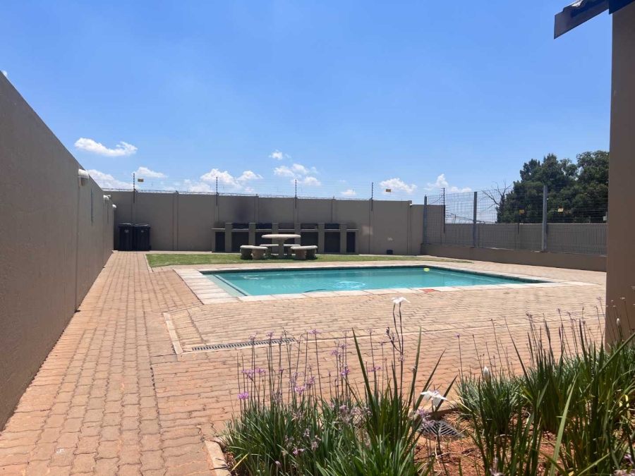 2 Bedroom Property for Sale in Ruimsig Gauteng