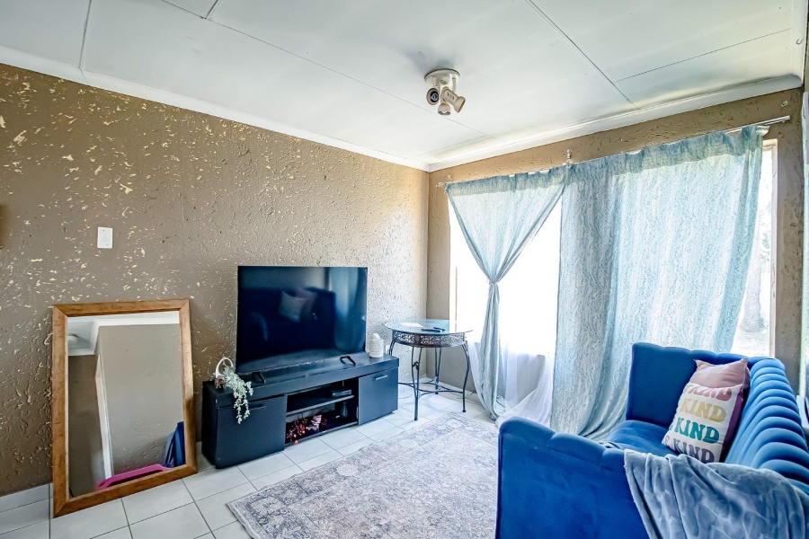 1 Bedroom Property for Sale in Die Hoewes Gauteng