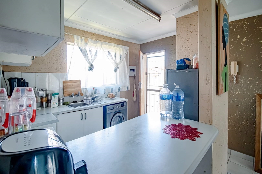 1 Bedroom Property for Sale in Die Hoewes Gauteng