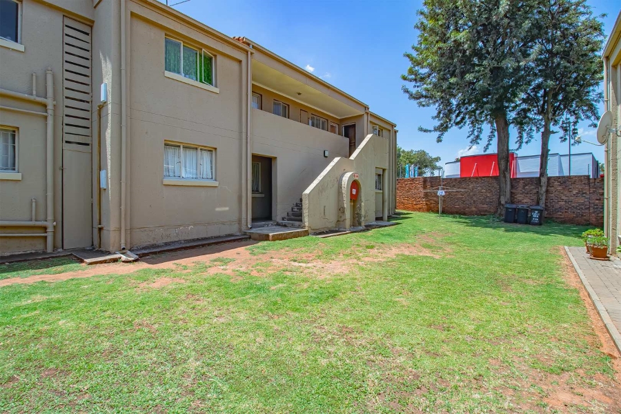 1 Bedroom Property for Sale in Die Hoewes Gauteng