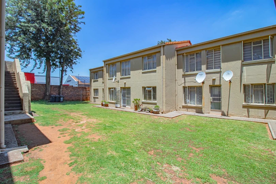 1 Bedroom Property for Sale in Die Hoewes Gauteng