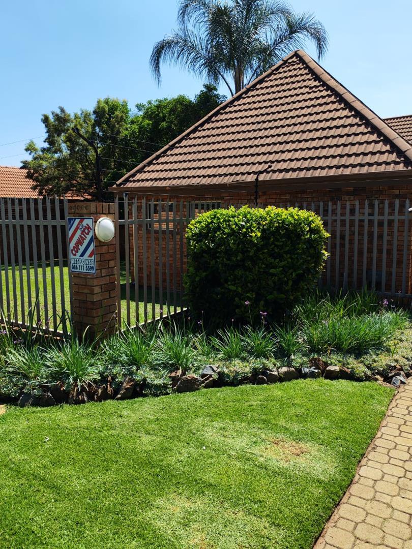 To Let 2 Bedroom Property for Rent in Eldoraigne Gauteng