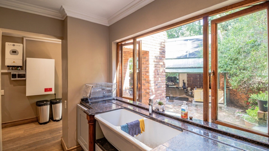 5 Bedroom Property for Sale in Maroeladal Gauteng