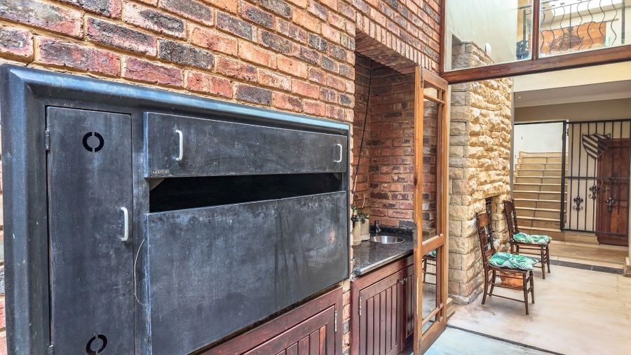 5 Bedroom Property for Sale in Maroeladal Gauteng