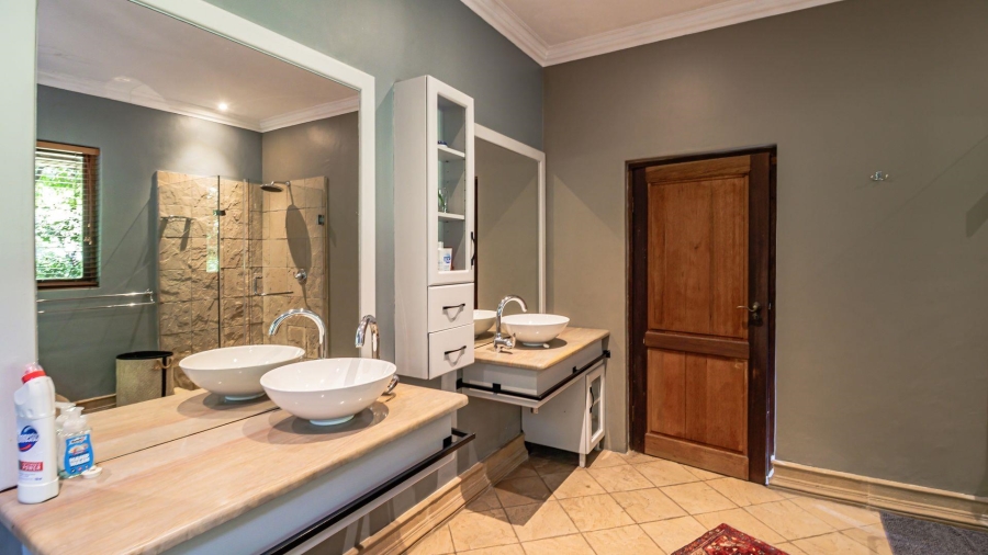 5 Bedroom Property for Sale in Maroeladal Gauteng