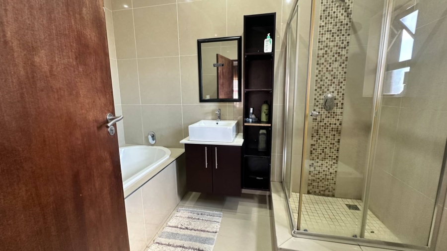 To Let 6 Bedroom Property for Rent in Blue Valley Gauteng