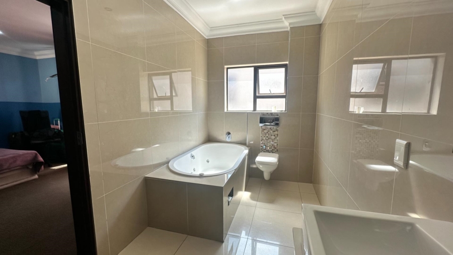 To Let 6 Bedroom Property for Rent in Blue Valley Gauteng