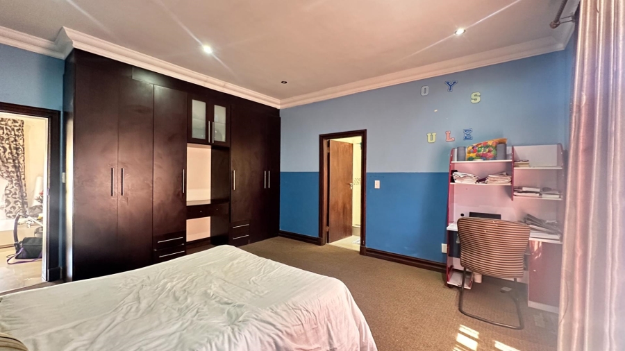 To Let 6 Bedroom Property for Rent in Blue Valley Gauteng