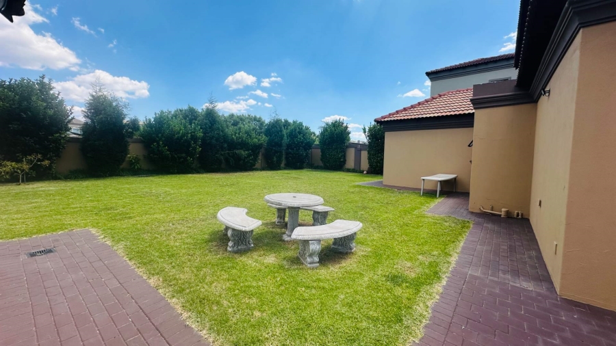 To Let 6 Bedroom Property for Rent in Blue Valley Gauteng