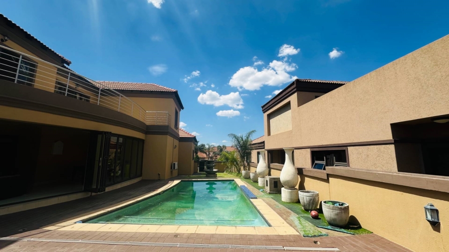 To Let 6 Bedroom Property for Rent in Blue Valley Gauteng