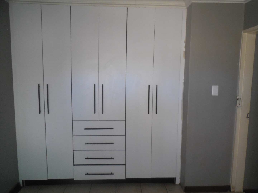 To Let 3 Bedroom Property for Rent in East Lynne Gauteng
