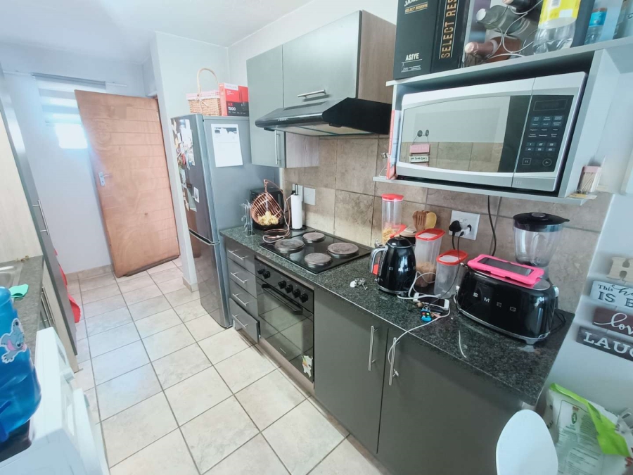 2 Bedroom Property for Sale in Rooihuiskraal Gauteng