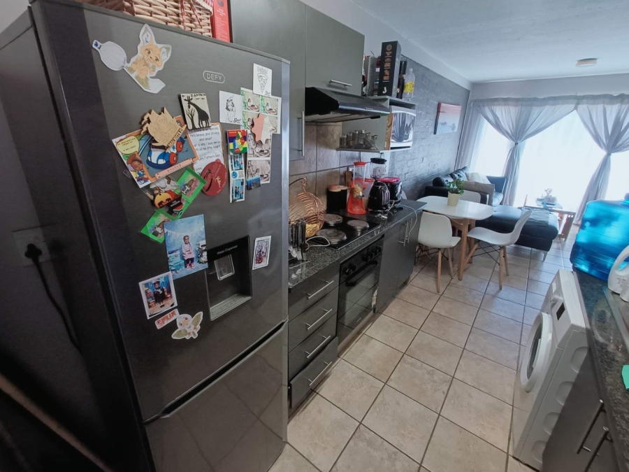 2 Bedroom Property for Sale in Rooihuiskraal Gauteng