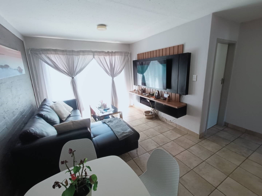 2 Bedroom Property for Sale in Rooihuiskraal Gauteng