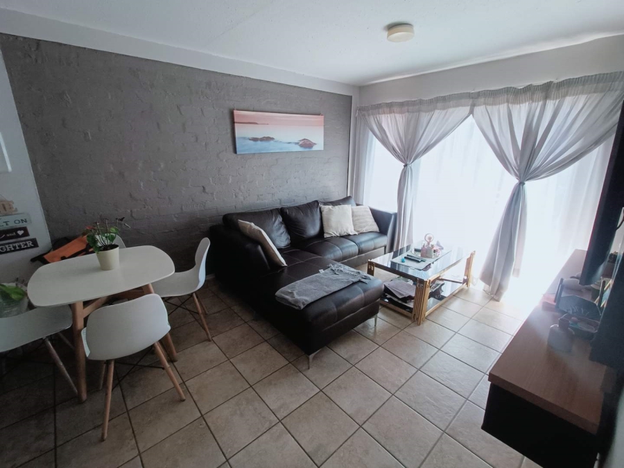 2 Bedroom Property for Sale in Rooihuiskraal Gauteng