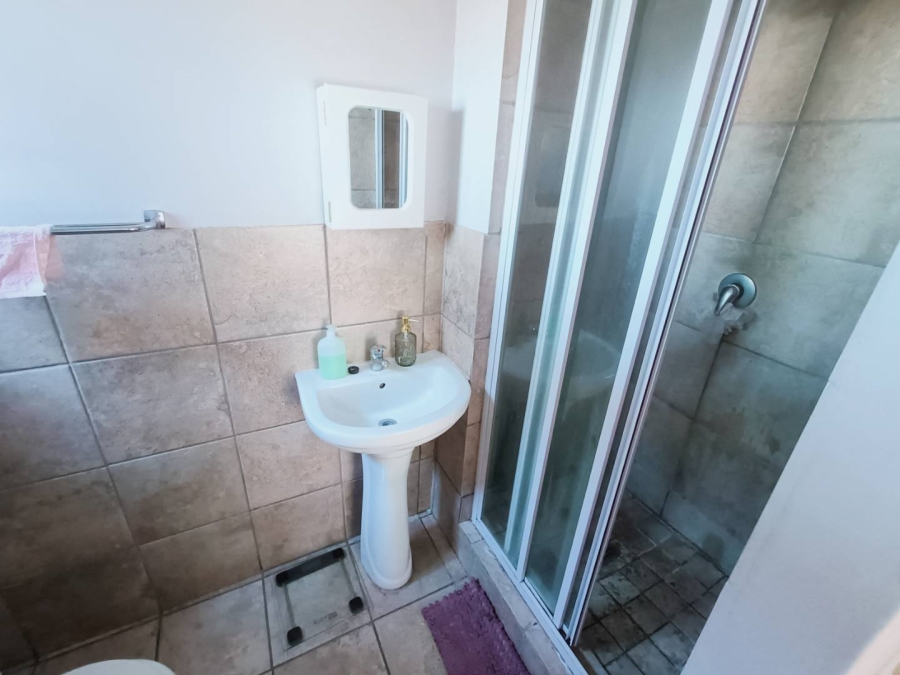 2 Bedroom Property for Sale in Rooihuiskraal Gauteng