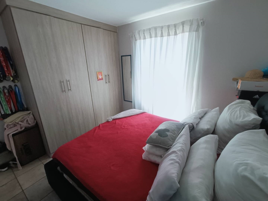 2 Bedroom Property for Sale in Rooihuiskraal Gauteng