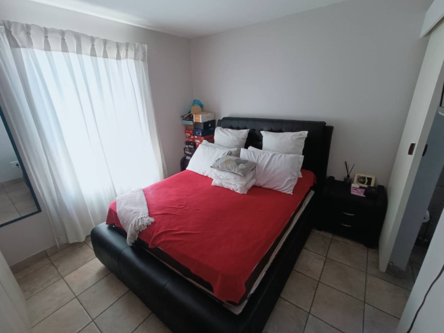 2 Bedroom Property for Sale in Rooihuiskraal Gauteng