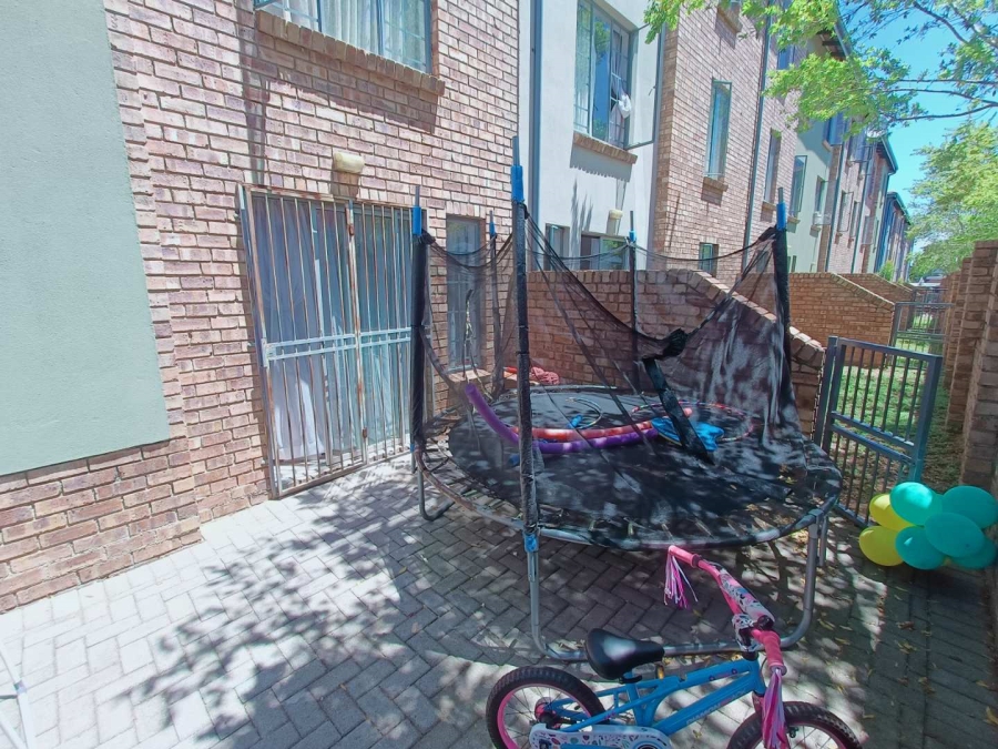 2 Bedroom Property for Sale in Rooihuiskraal Gauteng