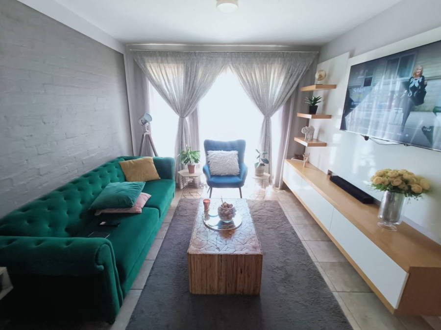 2 Bedroom Property for Sale in Rooihuiskraal Gauteng