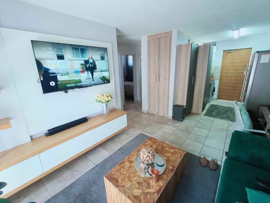 2 Bedroom Property for Sale in Rooihuiskraal Gauteng