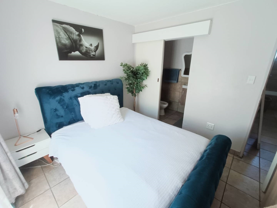 2 Bedroom Property for Sale in Rooihuiskraal Gauteng