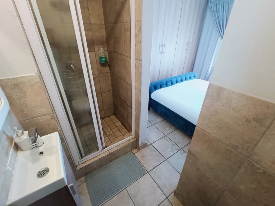 2 Bedroom Property for Sale in Rooihuiskraal Gauteng