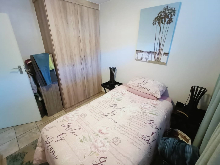 2 Bedroom Property for Sale in Rooihuiskraal Gauteng