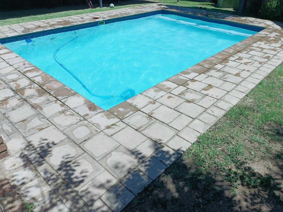 2 Bedroom Property for Sale in Rooihuiskraal Gauteng