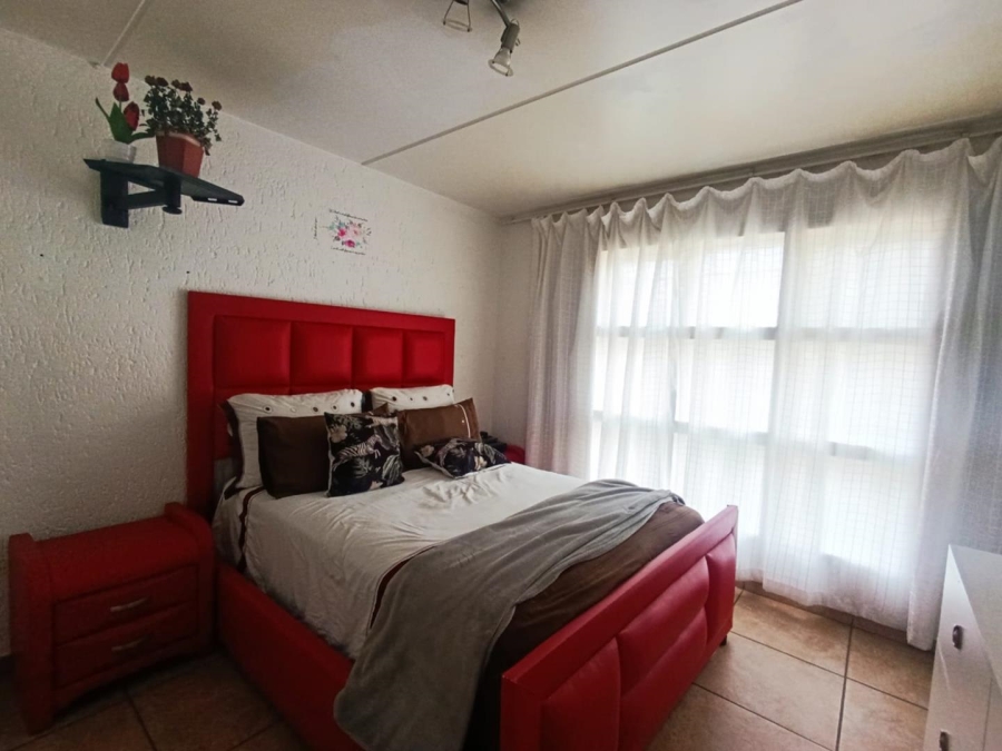 2 Bedroom Property for Sale in Mondeor Gauteng