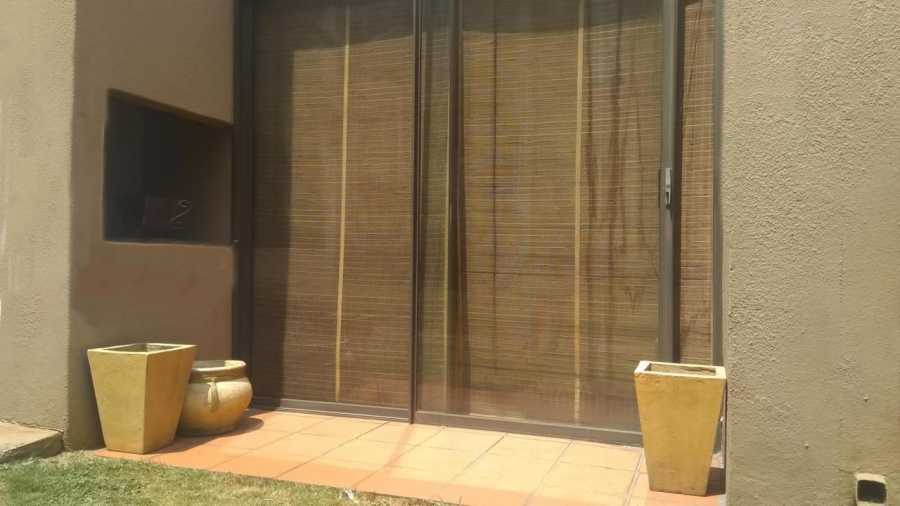 2 Bedroom Property for Sale in Mulbarton Gauteng