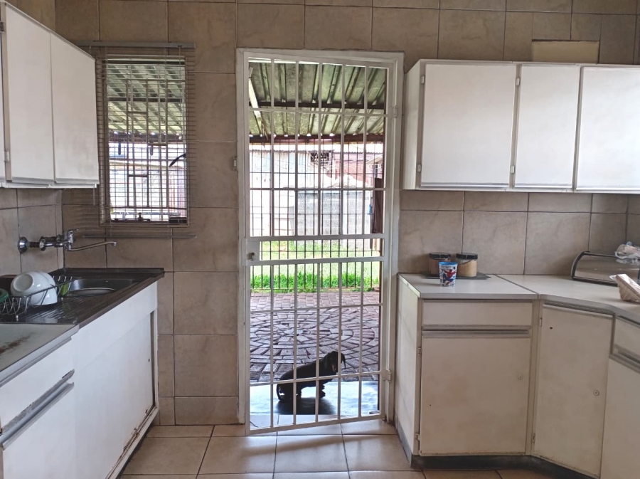 4 Bedroom Property for Sale in Lenasia Ext 11 Gauteng