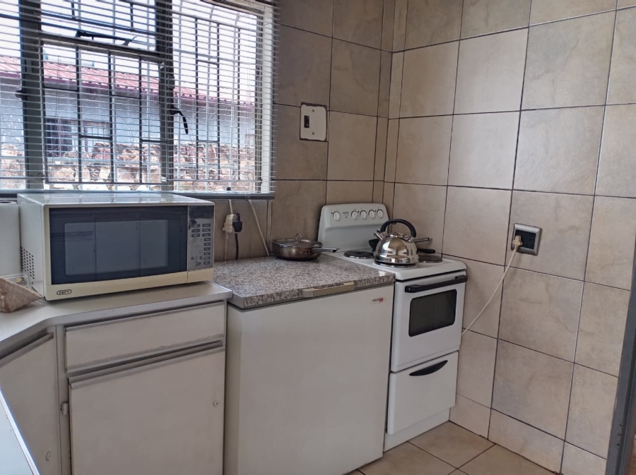 4 Bedroom Property for Sale in Lenasia Ext 11 Gauteng