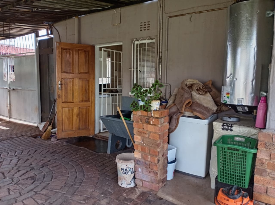 4 Bedroom Property for Sale in Lenasia Ext 11 Gauteng