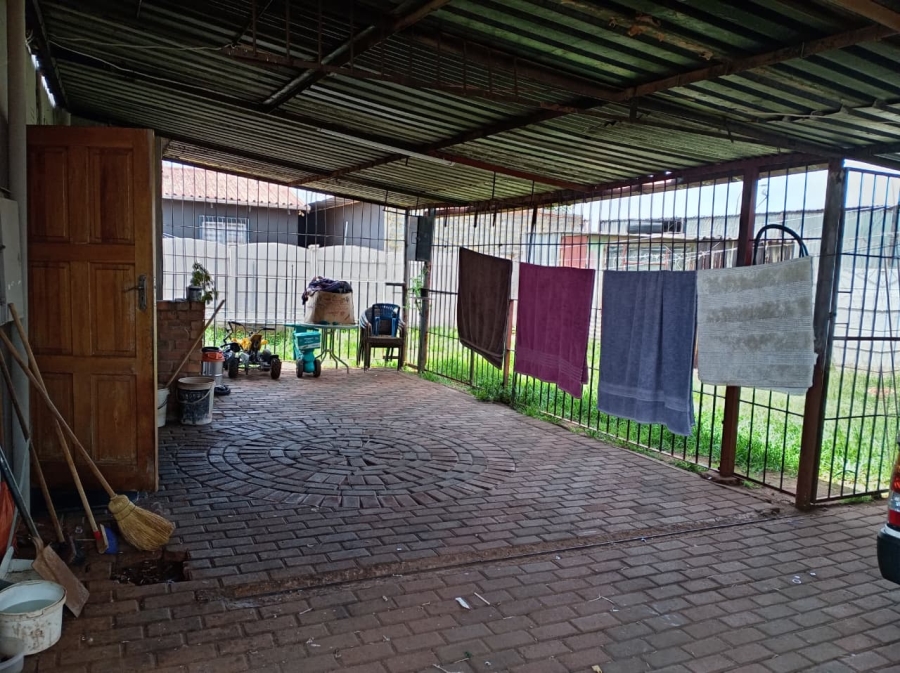 4 Bedroom Property for Sale in Lenasia Ext 11 Gauteng