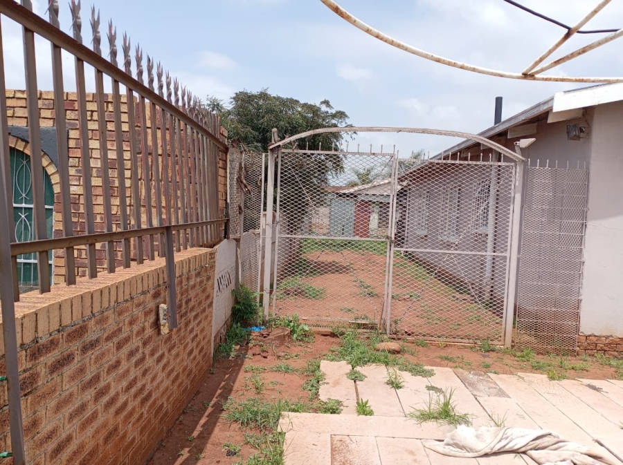 4 Bedroom Property for Sale in Lenasia Ext 11 Gauteng