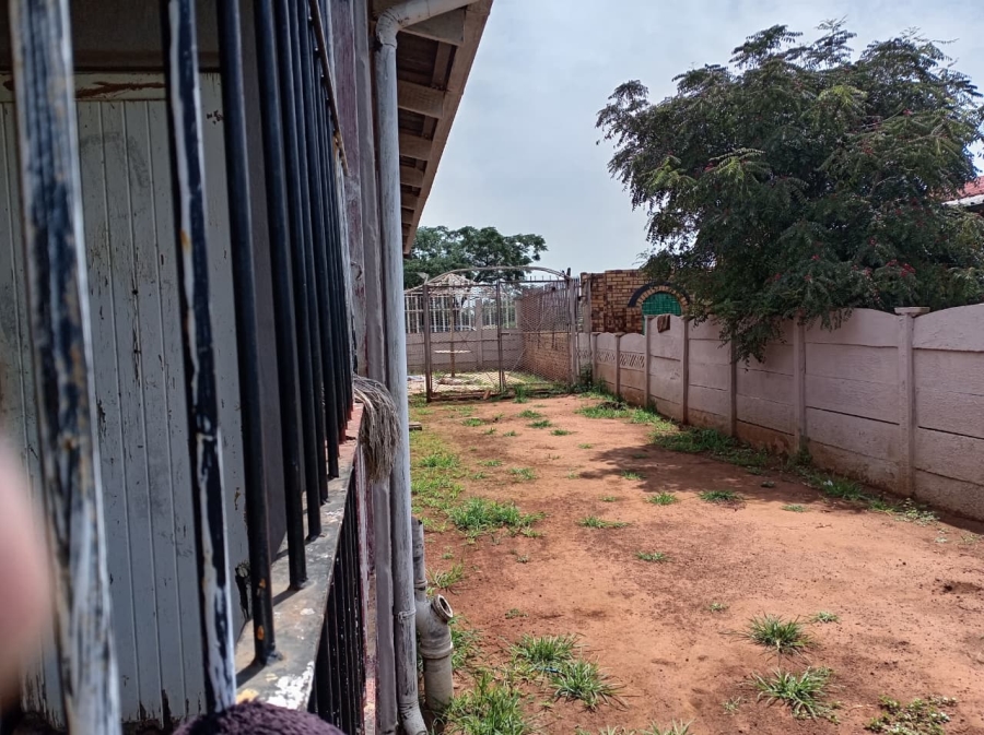 4 Bedroom Property for Sale in Lenasia Ext 11 Gauteng