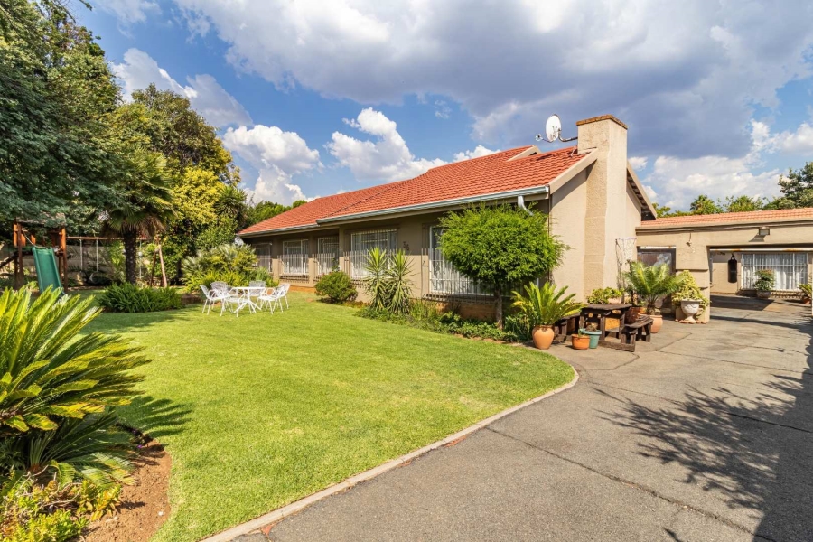5 Bedroom Property for Sale in Brackendowns Gauteng