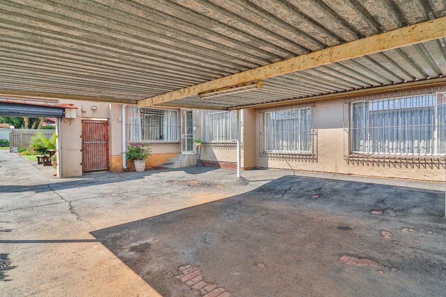 5 Bedroom Property for Sale in Brackendowns Gauteng