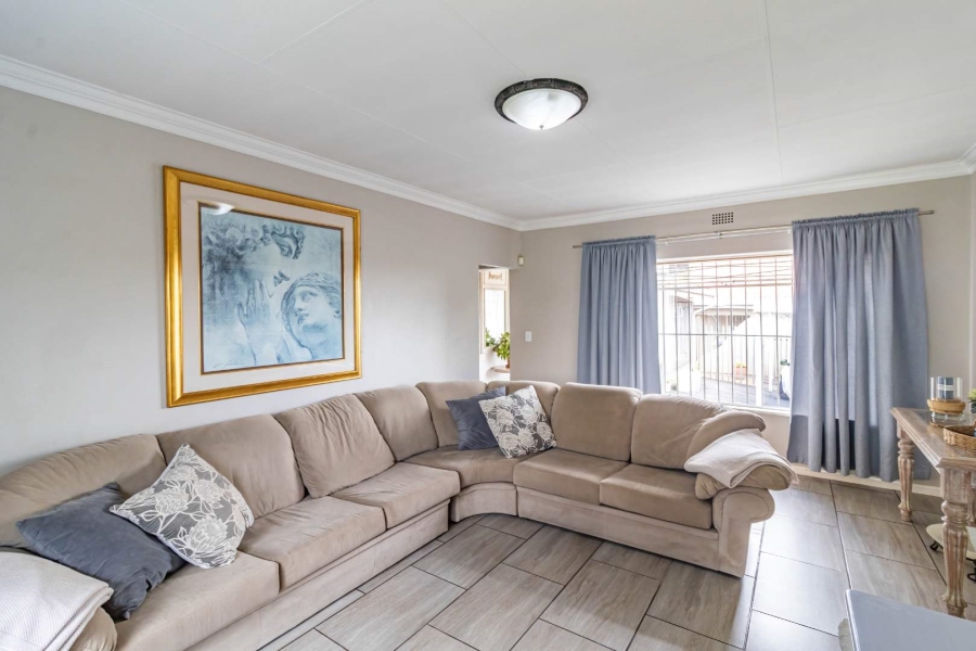 5 Bedroom Property for Sale in Brackendowns Gauteng