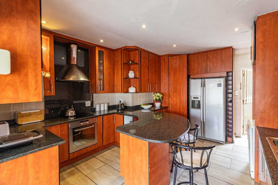 5 Bedroom Property for Sale in Brackendowns Gauteng