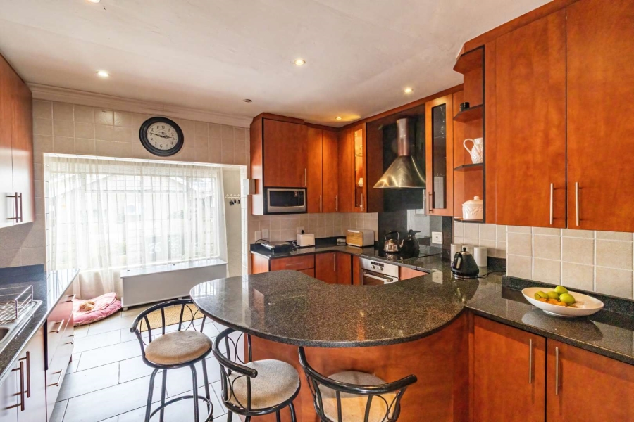 5 Bedroom Property for Sale in Brackendowns Gauteng