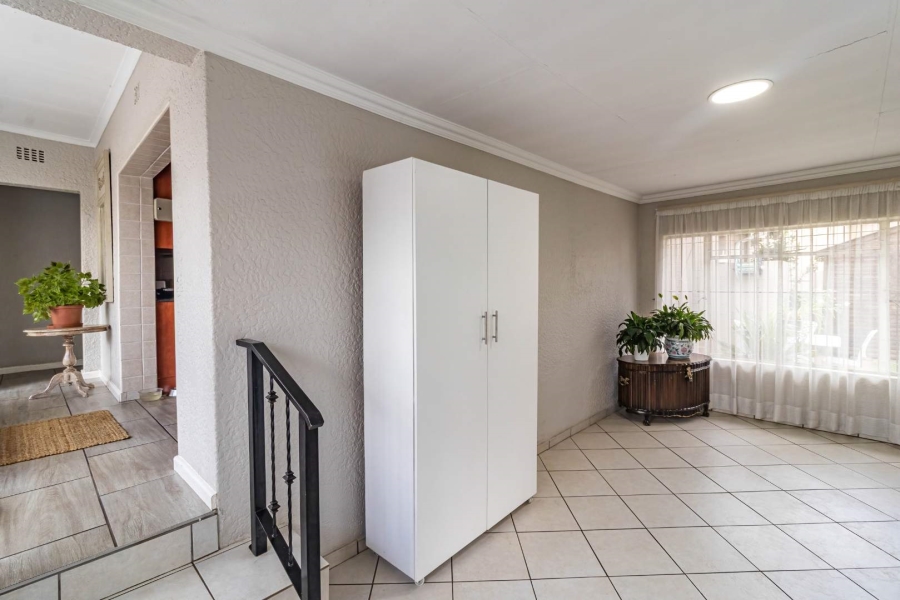 5 Bedroom Property for Sale in Brackendowns Gauteng