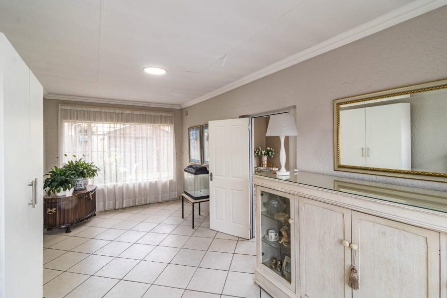 5 Bedroom Property for Sale in Brackendowns Gauteng