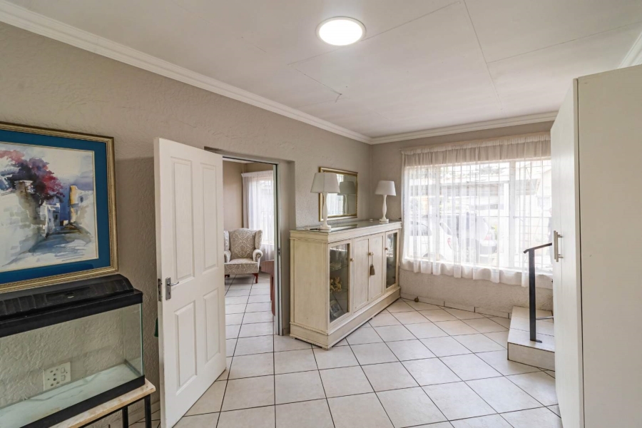 5 Bedroom Property for Sale in Brackendowns Gauteng