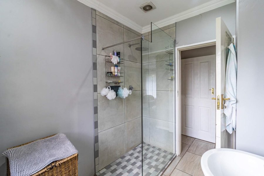 5 Bedroom Property for Sale in Brackendowns Gauteng