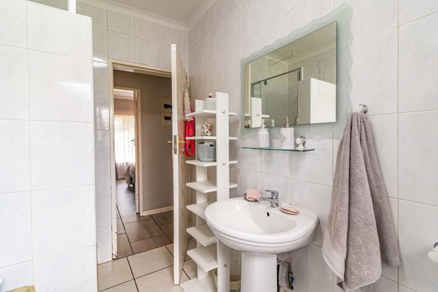 5 Bedroom Property for Sale in Brackendowns Gauteng