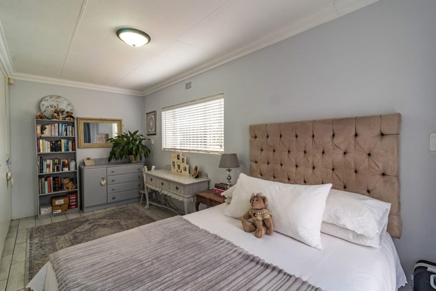 5 Bedroom Property for Sale in Brackendowns Gauteng